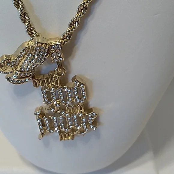 Only God Can Judge Me & 24 " Rope Chain Necklace and Praying Hands Iced Pendant - Picture 2 of 7